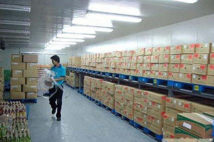 Paseo de ángulo recto SS304 en sitio industrial del congelador del panel de Coldroom 200m m